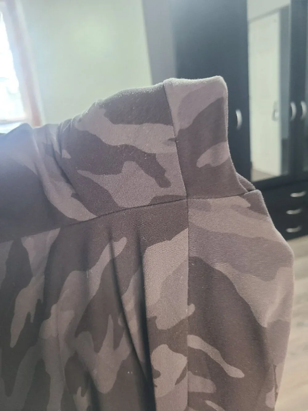 Athleta Salutation Camo Joggers Black Grey Camouflage - Size SP Small Petite
